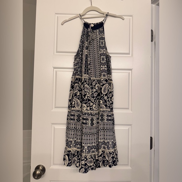 Alya Dress - Picture 1 of 3
